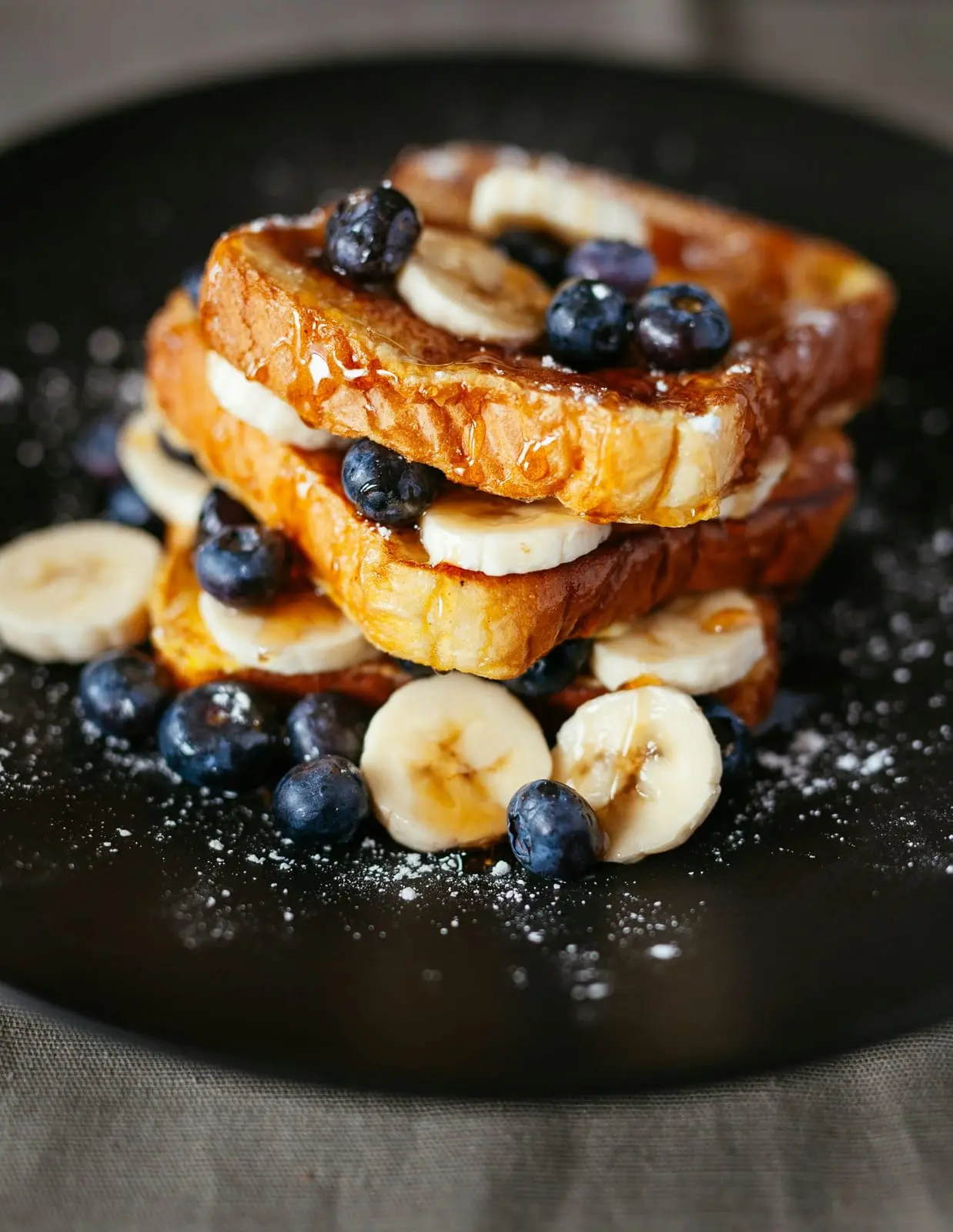 Pain perdu aux myrtilles et à la banane